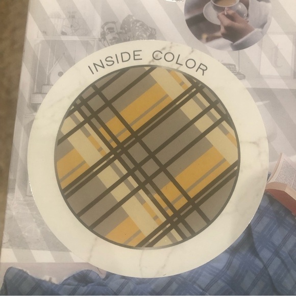 Premium Couch Blanket /NIB/ Sleeves Pocket Super Soft /Comfortable Warm 60”x70” - Picture 2 of 7